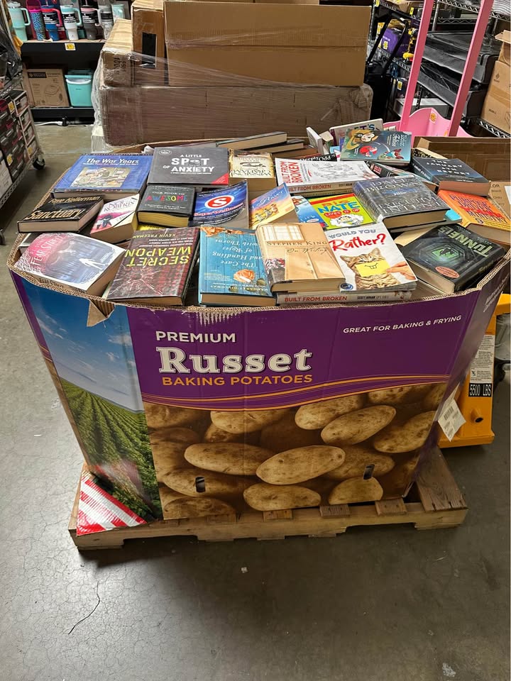 Pallet of Books - Image 2