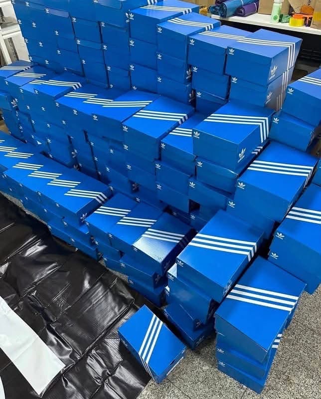 Adidas sneakers liquidation pallet | 300 pairs - Image 3